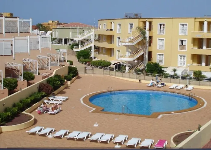 Orlando Adeje Daire *